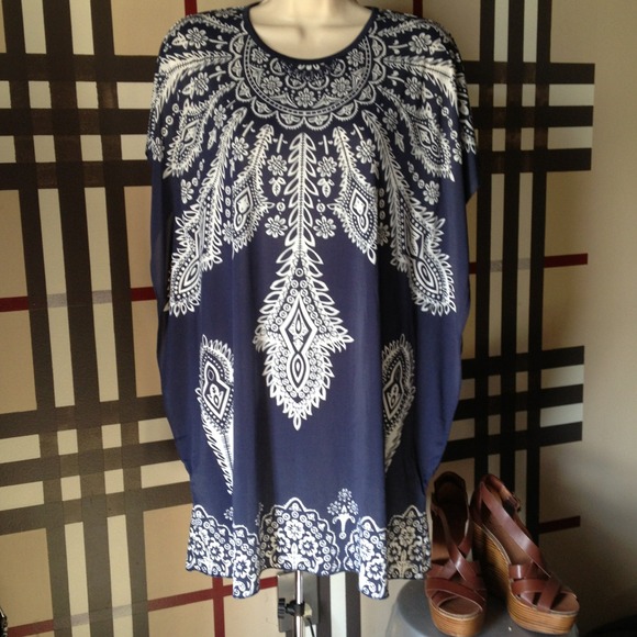 SOLD.      SUPER versatile caftan top sz S - Picture 3 of 4