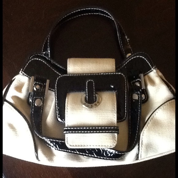 Guess Purse - Picture 1 of 4