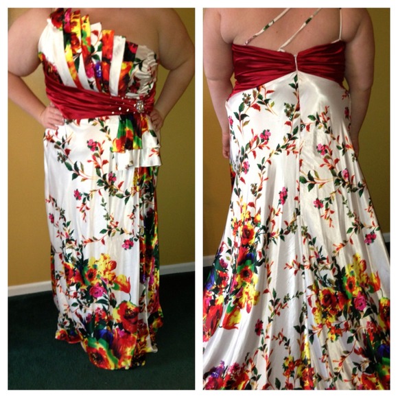 Prom dress - Picture 1 of 1