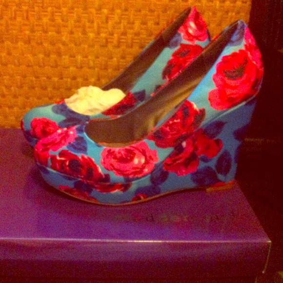 Steve Madden Other - Steve Madden wedge heels