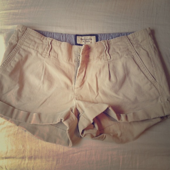 ❌SOLD❌Abercrombie & Fitch Khaki Shorts - Picture 1 of 3