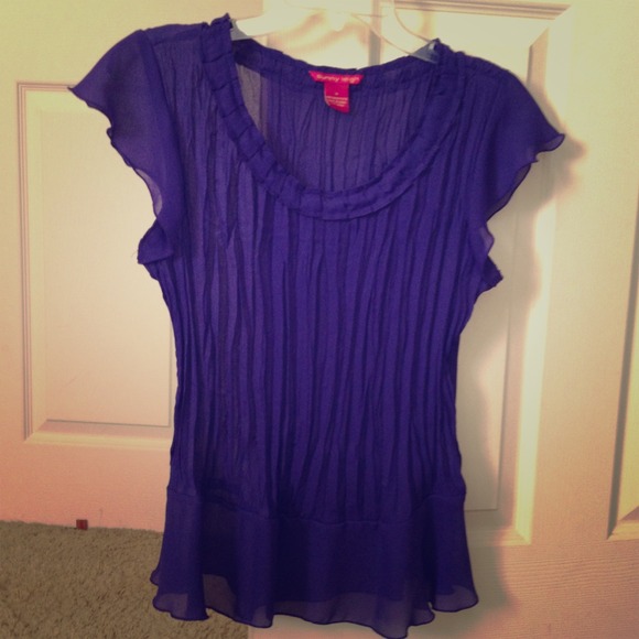 Sunny Leigh, Sheer n dainty blouse