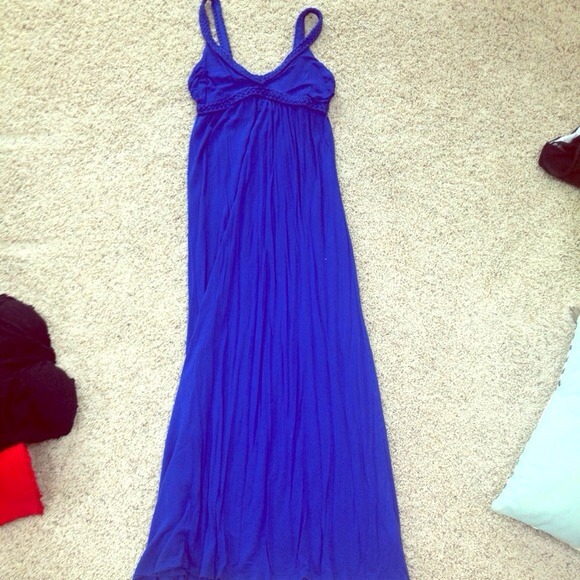 2 maxi dresses. Red & blue