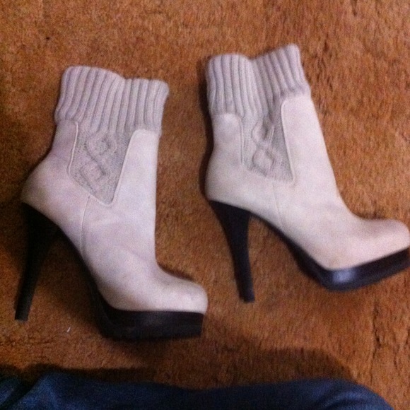 Women's Size 8 Cream Boot Heels Jennifer Lopez