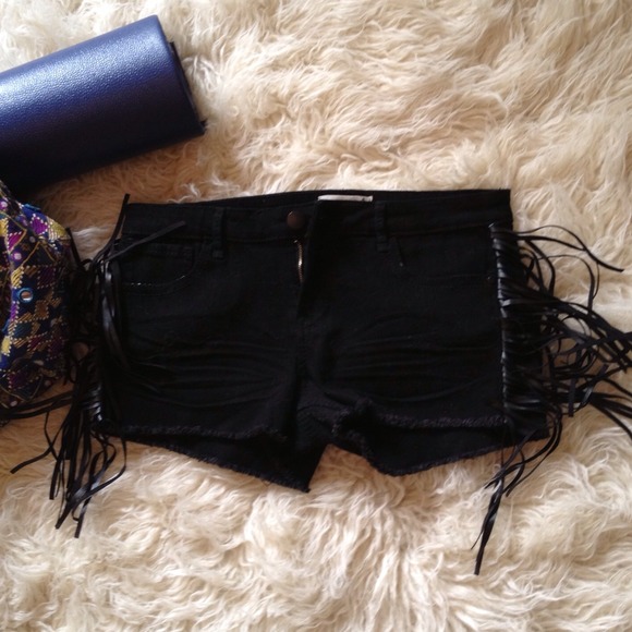 🍃❤Black leather tasseled Denim Shorts