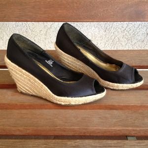 ❌SOLD❌Black Wedges