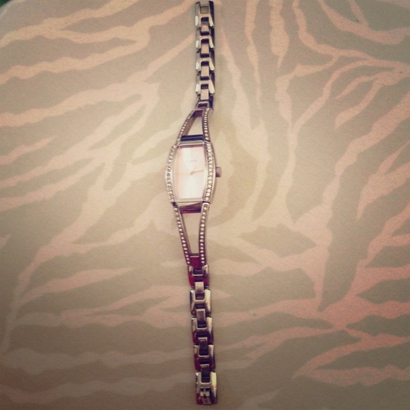👋GONE👋(free gift)Petite Pink Guess Quartz watch