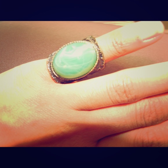 REDUCED! Vintage feel and look ring