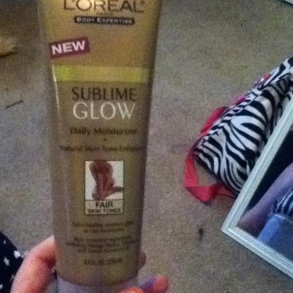 Bathing suit top and tanning loations - Picture 2 of 3