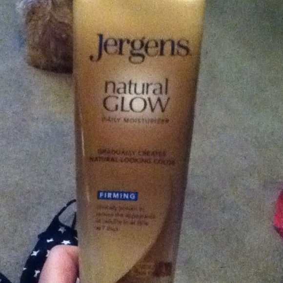 Bathing suit top and tanning loations - Picture 3 of 3