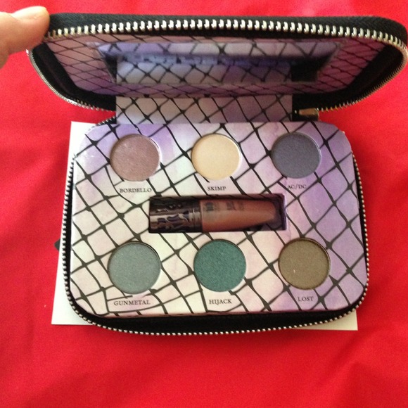 Urban Decay Accessories - ☀Reserved ☀Urban Decay The feminine palette.