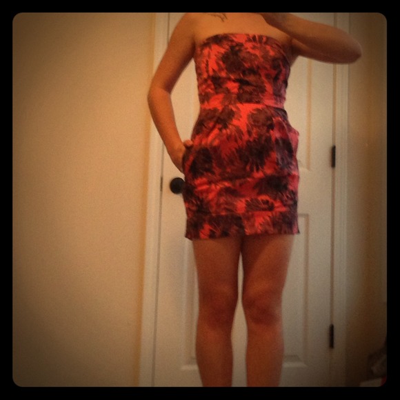 Dresses & Skirts - 🎀REDUCED🎀American rag coral and black dress