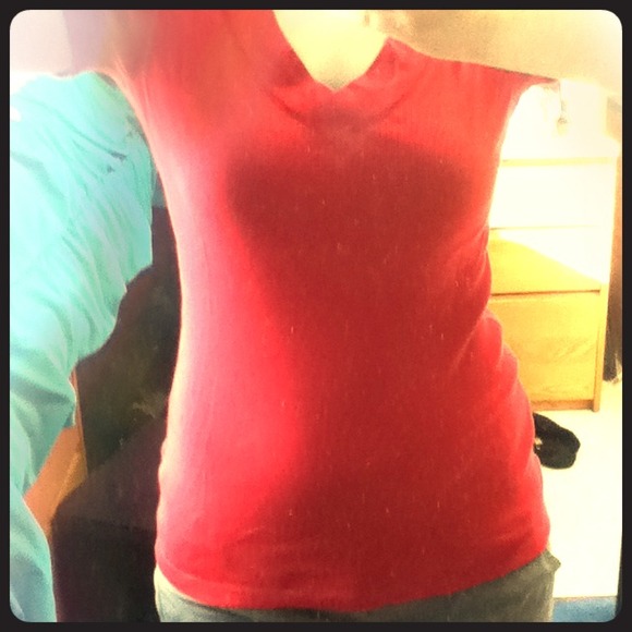 Red V-neck tee shirt - Picture 1 of 1
