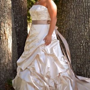 Wedding dress- need to sell ASAP