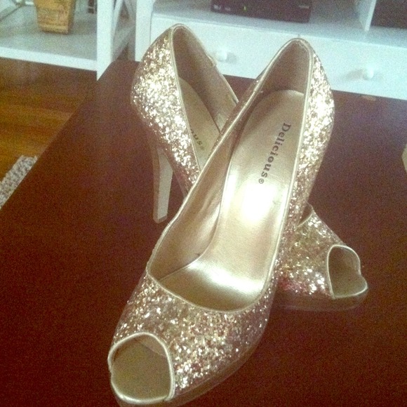~Gold glitter heels~