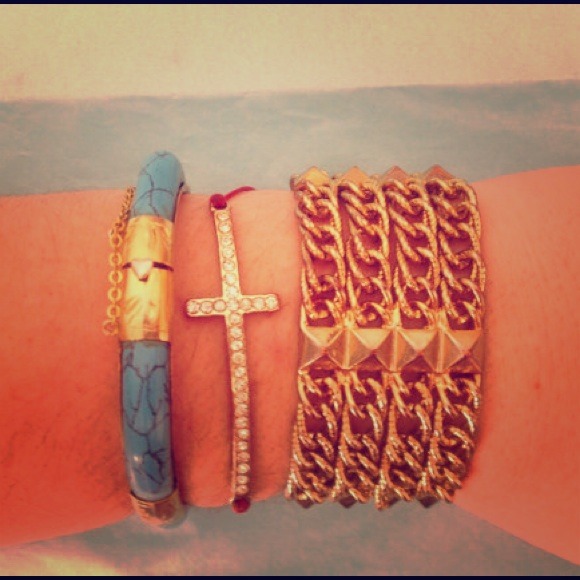 ✋Sold✋Vintage chain pyramid spike bracelet