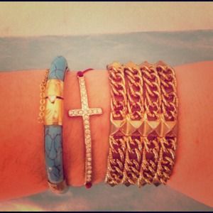 ✋Sold✋Vintage chain pyramid spike bracelet