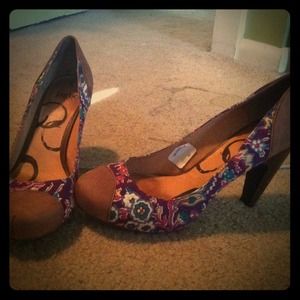 Adorable flower heels