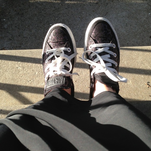 Leopard print Converse