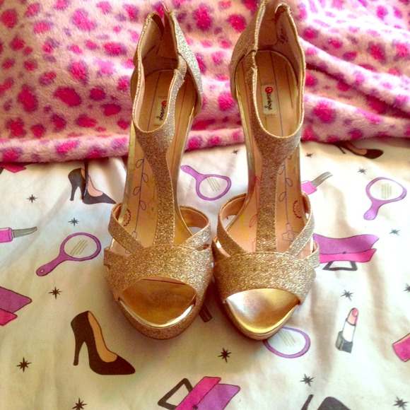 Olsenboye Gold Glitter Strappy Heels - Picture 1 of 3