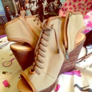 Olive Steve Madden Wedge! BrandNew!!