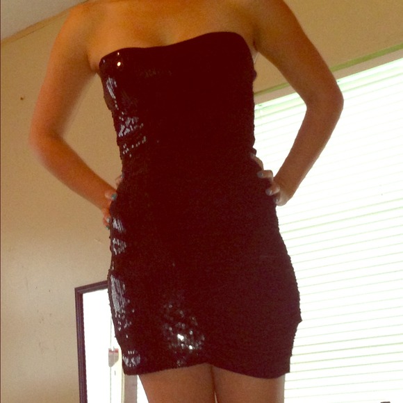 Dresses & Skirts - Black dress