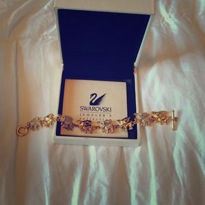 HOLD 🚫Swarovski 🐘 bracelet!🚫TRADE @ginanicole94