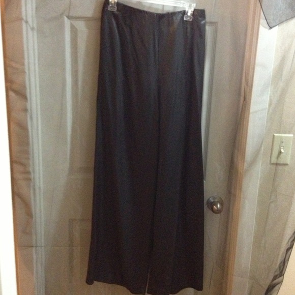 NEW shimmering black dressy wide leg style pants🍷