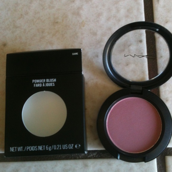 💥💥SOLD💥💥Mac Dame Blush