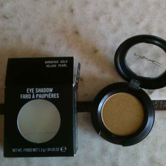 💥💥SOLD💥💥Mac Gorgeous Gold eye shadow