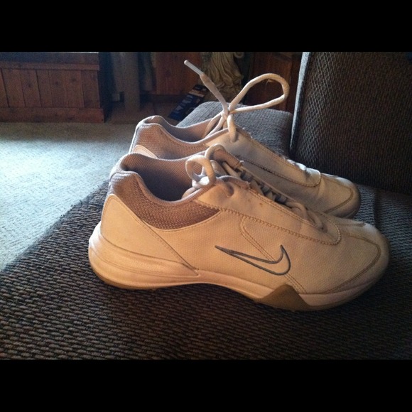 Golf shoes