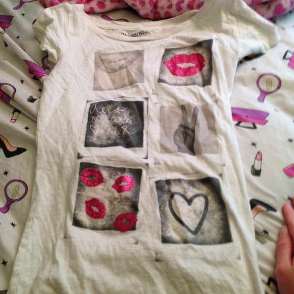 Aero Cute Top! Hearts/Kisses/Peace - Picture 1 of 1