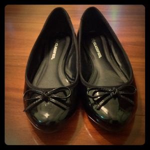 Black shiny flats