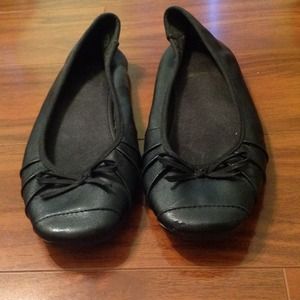Black ballet flats