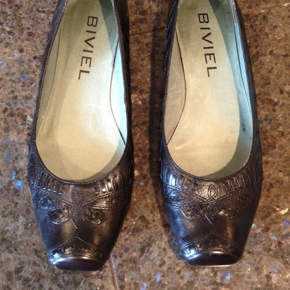 Super cute and very comfortable black flats.