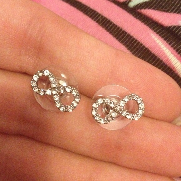 Jewelry - Infinity studs earrings