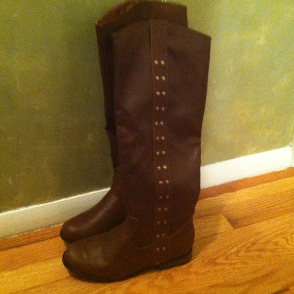 Tall brown faux leather boots w/ gold accents.