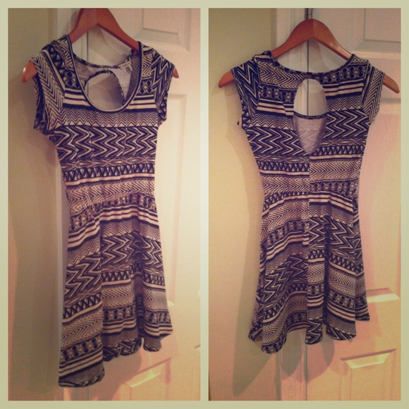 Capped sleeve Black and Tan dress Size small