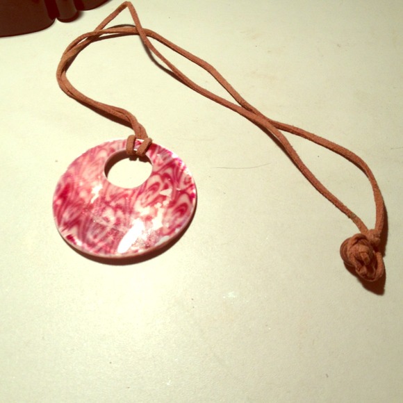 Pink shell pendant necklace