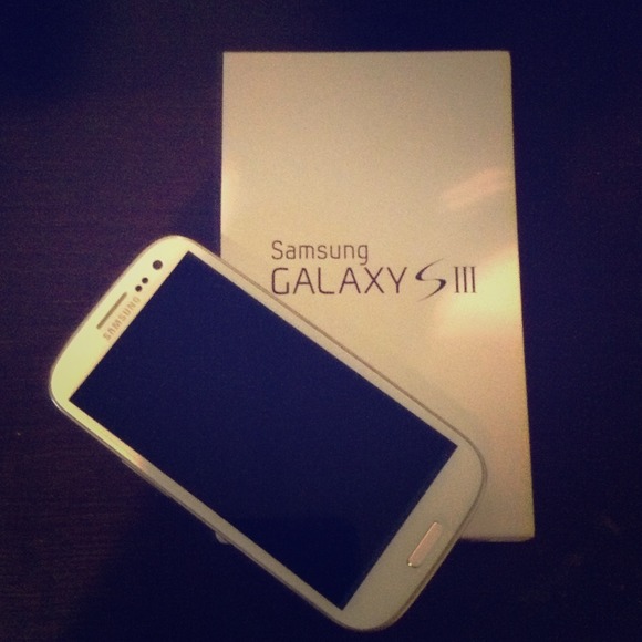 🎀SOLD🎀 AT&T White Samsung S3 32GB Bundles