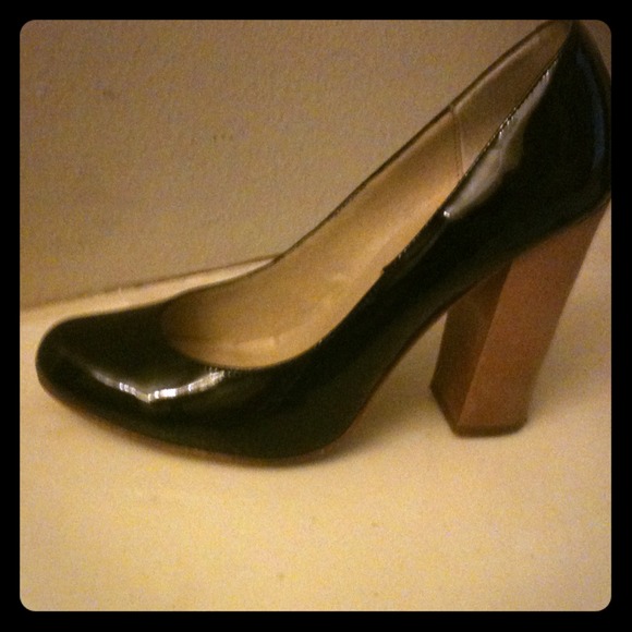 Black pumps by Steve madden