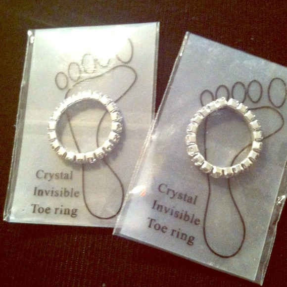 ✨Crystal stones toe ring✨ comes in a pair!!!!