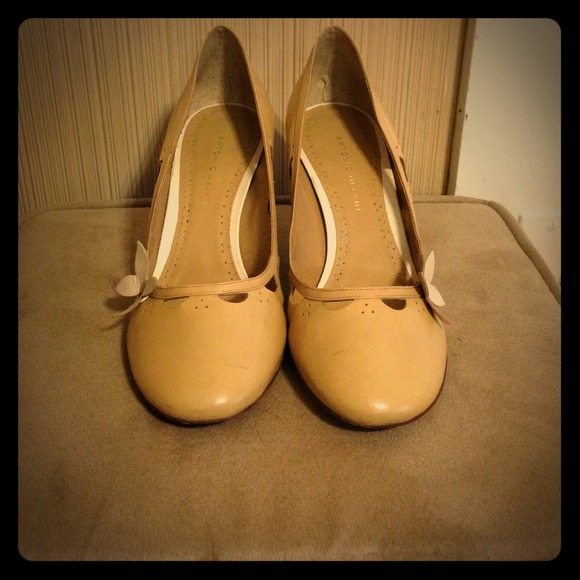 🚫SOLD! Light khaki pumps
