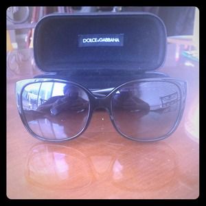 Dolce & Gabbana sunglasses 🌺