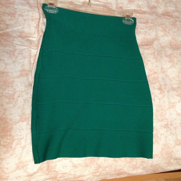 BCBG Power skirt