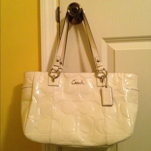 White coach purse! 🎀
