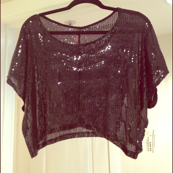 BRAND NEW! Sequin crop top