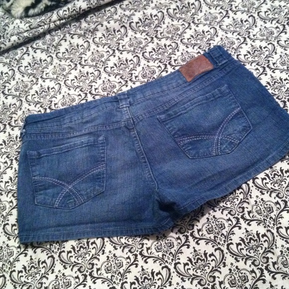 Shorts - Picture 3 of 3