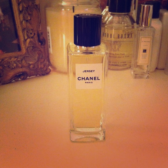 Reserved!! Chanel Jersey perfume for shopaholic