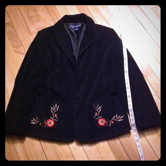 Velvet texture embroidered black jacket